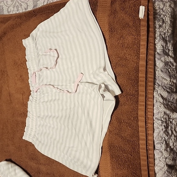 2 pc Pjs - Picture 3 of 6